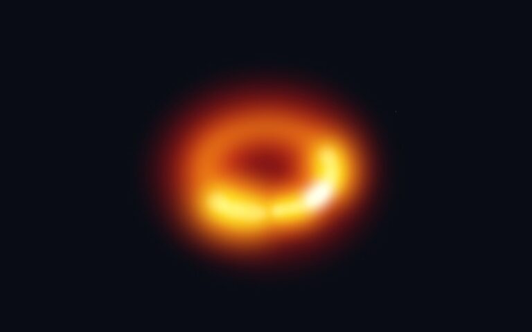 «Αυτό το τέρας περιστρέφεται»: Καταγράφηκε για πρώτη φορά μία περιδινούμενη μαύρη τρύπα