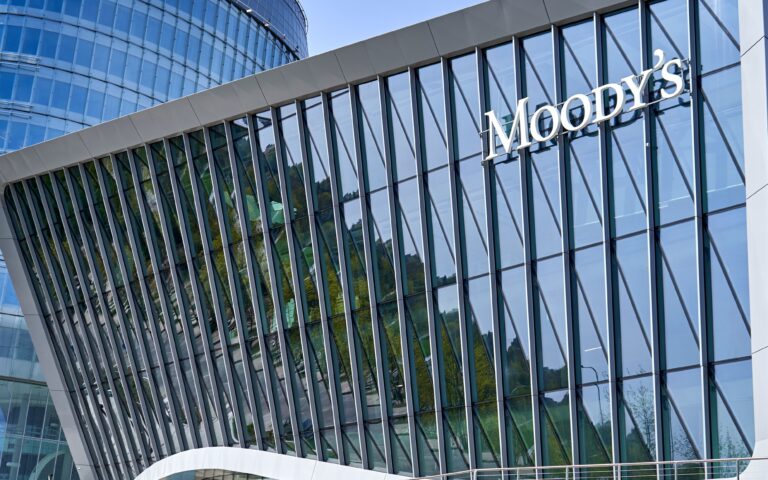 Γιατί αναβάθμισε τις ελληνικές τράπεζες ο οίκος Moody’s