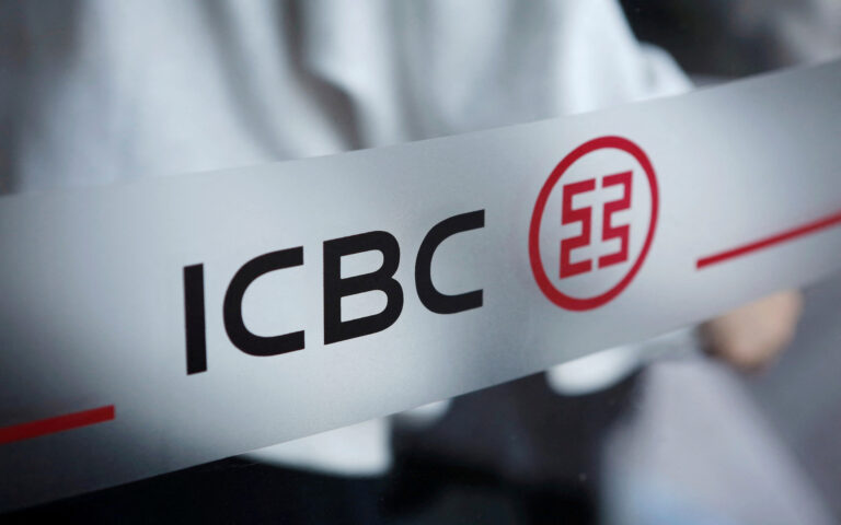Κινεζικές τράπεζες στηρίζουν το ρούβλι κόντρα στις κυρώσεις της Δύσης