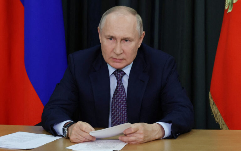 Πούτιν: Η Δύση τοποθέτησε τον Ζελένσκι στην Ουκρανία για να καλύψει τον νεοναζισμό