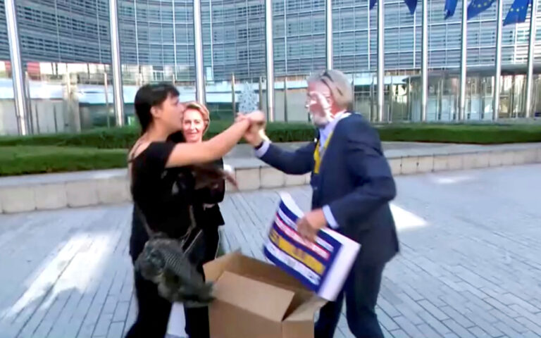 Βρυξέλλες: O CEO της Ryanair δέχθηκε επίθεση με τούρτες