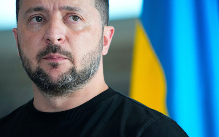 Ουκρανία: Ο Ζελένσκι στη γραμμή του μετώπου στο Ντονέτσκ