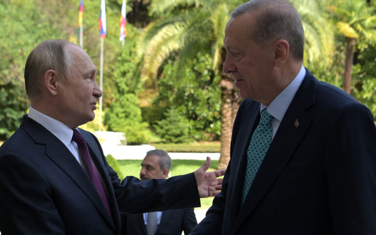 Μαραθώνια η συνάντηση Πούτιν-Ερντογάν, άκαμπτη η Μόσχα για τα σιτηρά