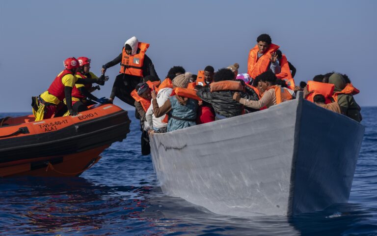 Η Ε.Ε. επιδιώκει νέες συμφωνίες για μετανάστες