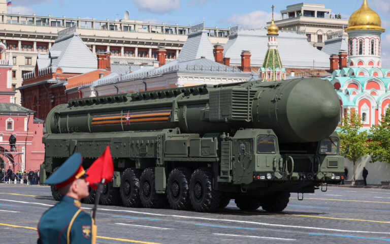 Η Ρωσία σχεδιάζει «κολοσσιαία» αύξηση στις αμυντικές της δαπάνες το 2024