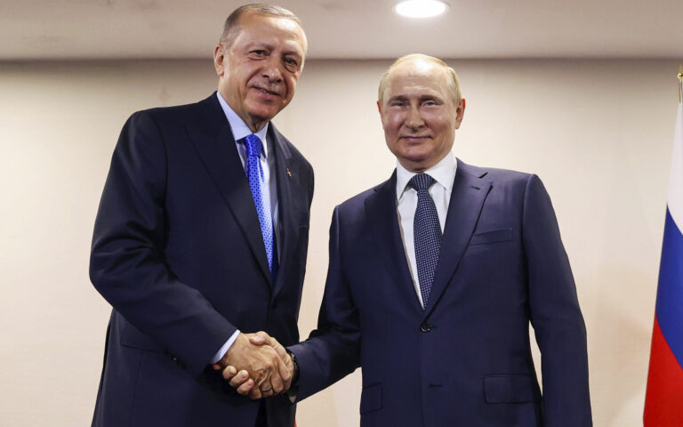 Το Κίεβο απορρίπτει την τουρκική πρόταση για συμβιβασμό με τη Ρωσία στα σιτηρά