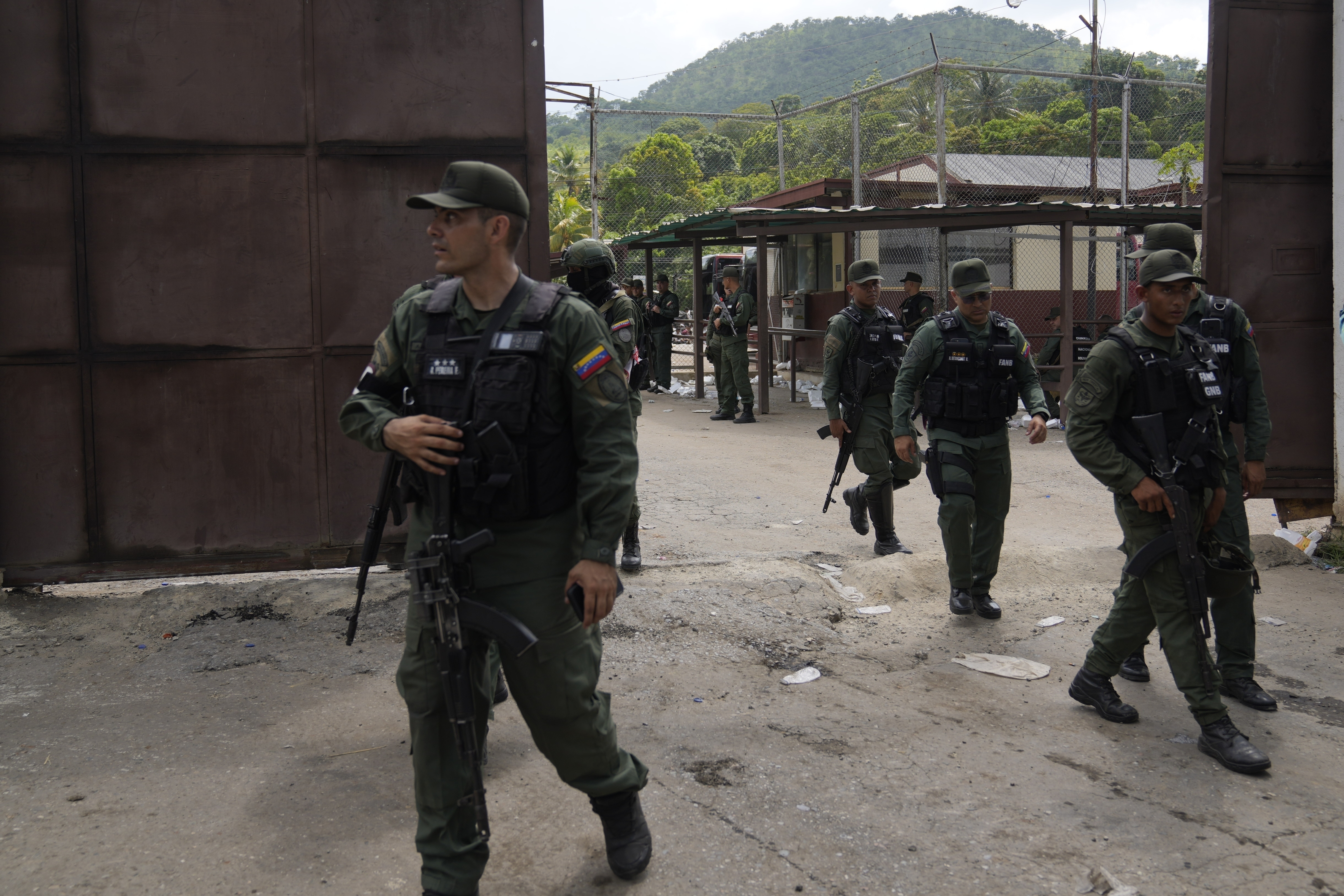 Βενεζουέλα:  Εφοδος 11.000 στρατιωτικών σε φυλακή με «πισίνες, κλαμπ και ζωολογικό κήπο»-1