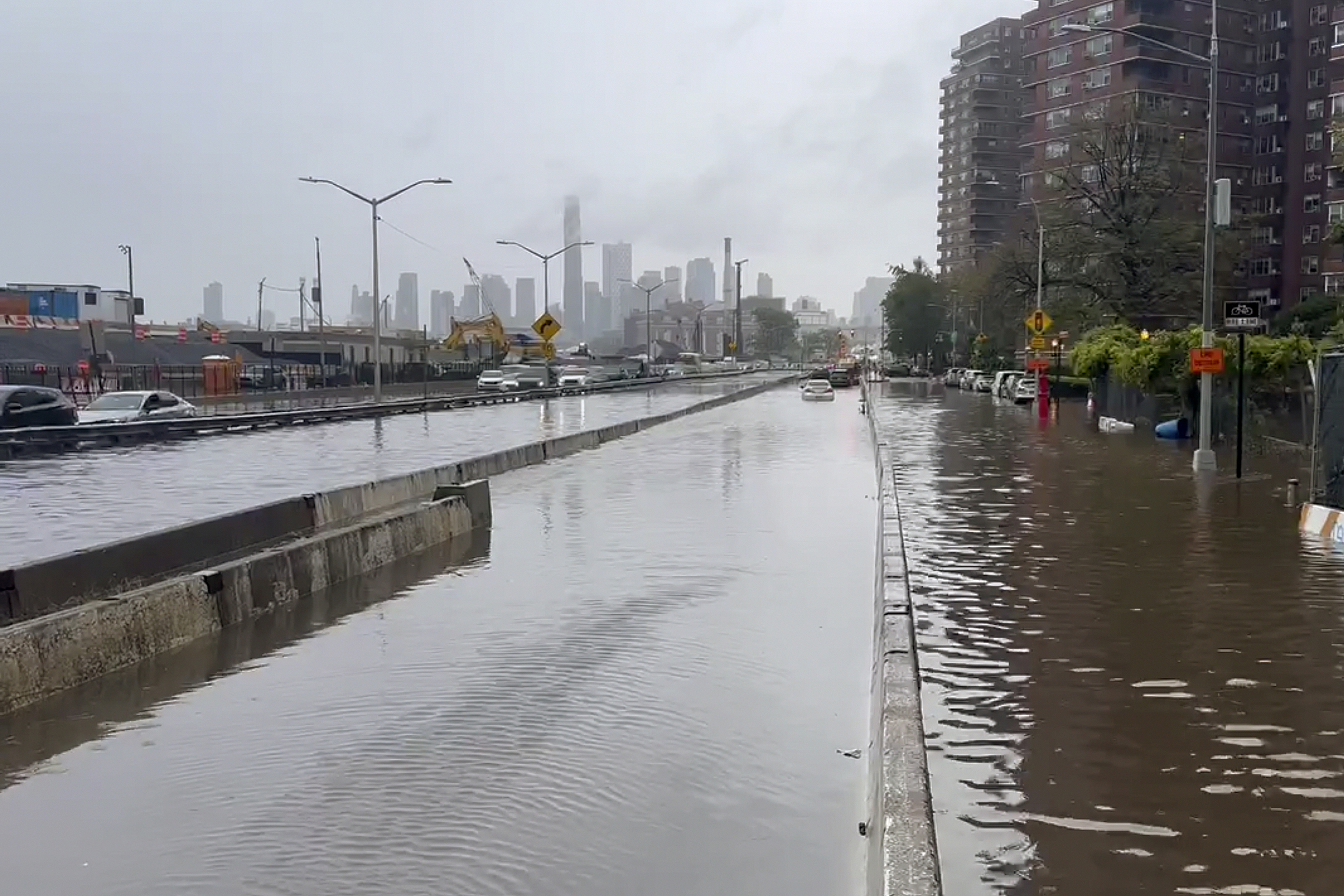 Χάος στη Νέα Υόρκη από τις πλημμύρες – Κηρύχθηκε σε κατάσταση έκτακτης ανάγκης-1