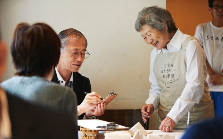 Στα «καφέ άνοιας» στην Ιαπωνία κανείς δεν νοιάζεται για τις ξεχασμένες παραγγελίες