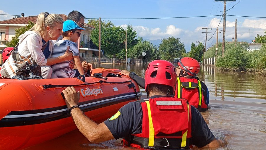 23 μέρες στην πρώτη γραμμή: Εθελοντές από τα πύρινα μέτωπα της Δαδιάς στις πλημμύρες της Θεσσαλίας-1