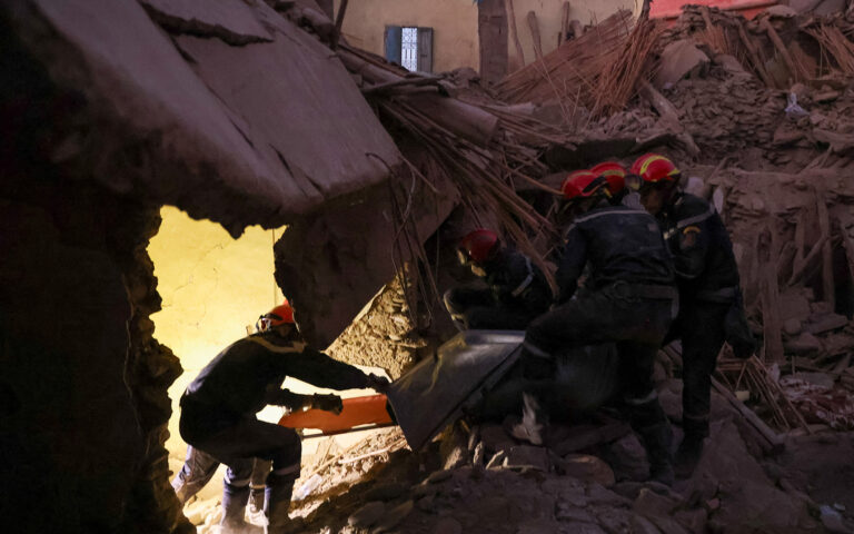 Σεισμός στο Μαρόκο: Μάχη με τον χρόνο για τον εντοπισμό αγνοουμένων – Στους 2.100 οι νεκροί