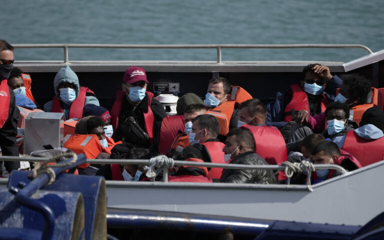 Βρετανία: «Πεδίο μάχης» το Μεταναστευτικό εν όψει εκλογών