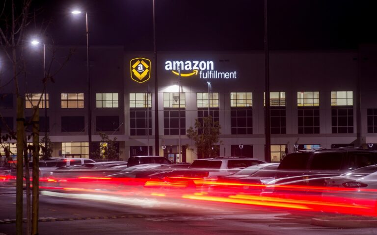 US authorities against Amazon
