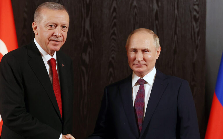 Στη Ρωσία ο Ερντογάν – Συνάντηση με Πούτιν για τα σιτηρά