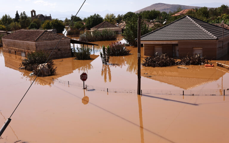 Σύσκεψη για την προστασία της δημόσιας υγείας μετά τις πλημμύρες στη Θεσσαλία – Οδηγίες