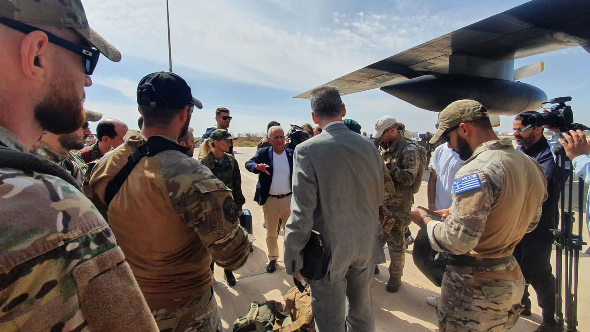 Λιβύη: Εικόνες της ελληνικής αποστολής πριν το μοιραίο δρομολόγιο-1