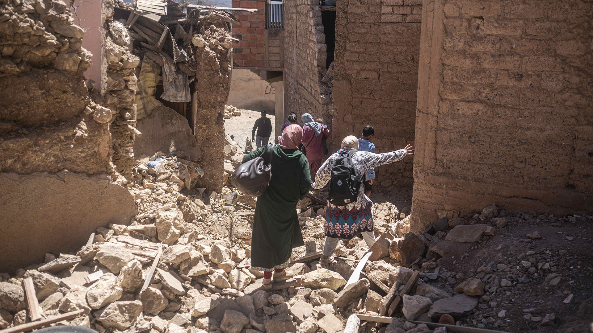Σεισμός στο Μαρόκο: Μάχη με τον χρόνο για τον εντοπισμό αγνοουμένων – Στους 2.100 οι νεκροί-1