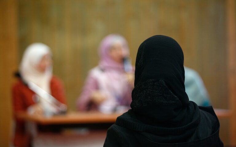 Γαλλία: Σχολεία έστειλαν στο σπίτι τους κορίτσια που φορούσαν αμπάγια