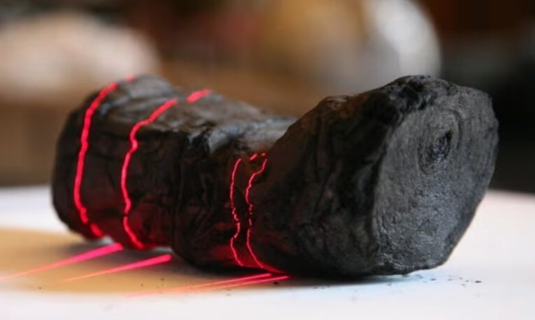 Vesuvius challenge: Πώς διαβάστηκε λέξη από καμένο αρχαίο πάπυρο