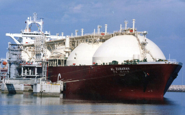 Αγώνας για μεγάλα συμβόλαια προμήθειας LNG στην Ευρώπη