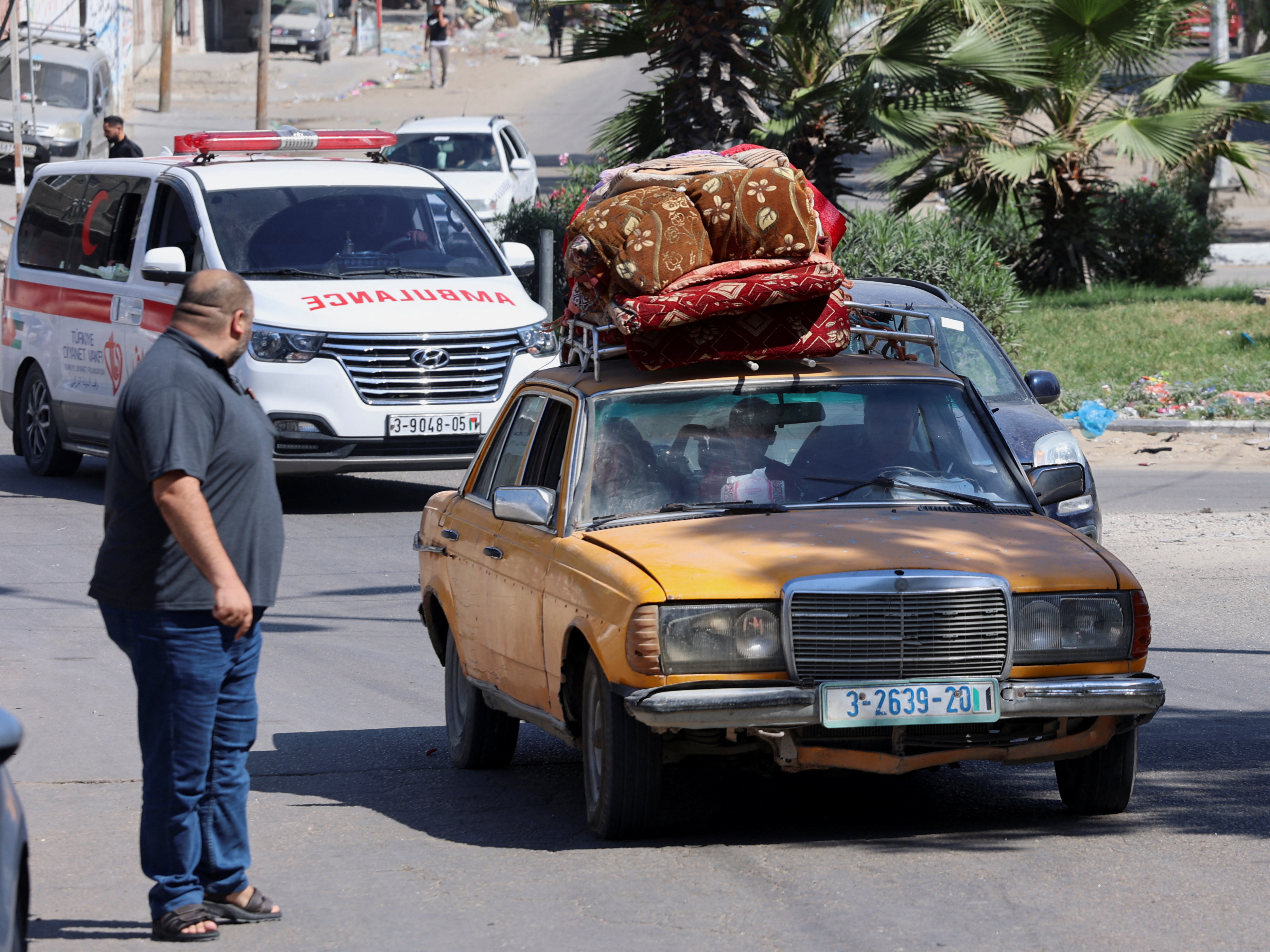 Γάζα: Εκκενώνουν την πόλη με μοτοσικλέτες, φορτηγά, αυτοκίνητα ακόμα και με καμήλες-1
