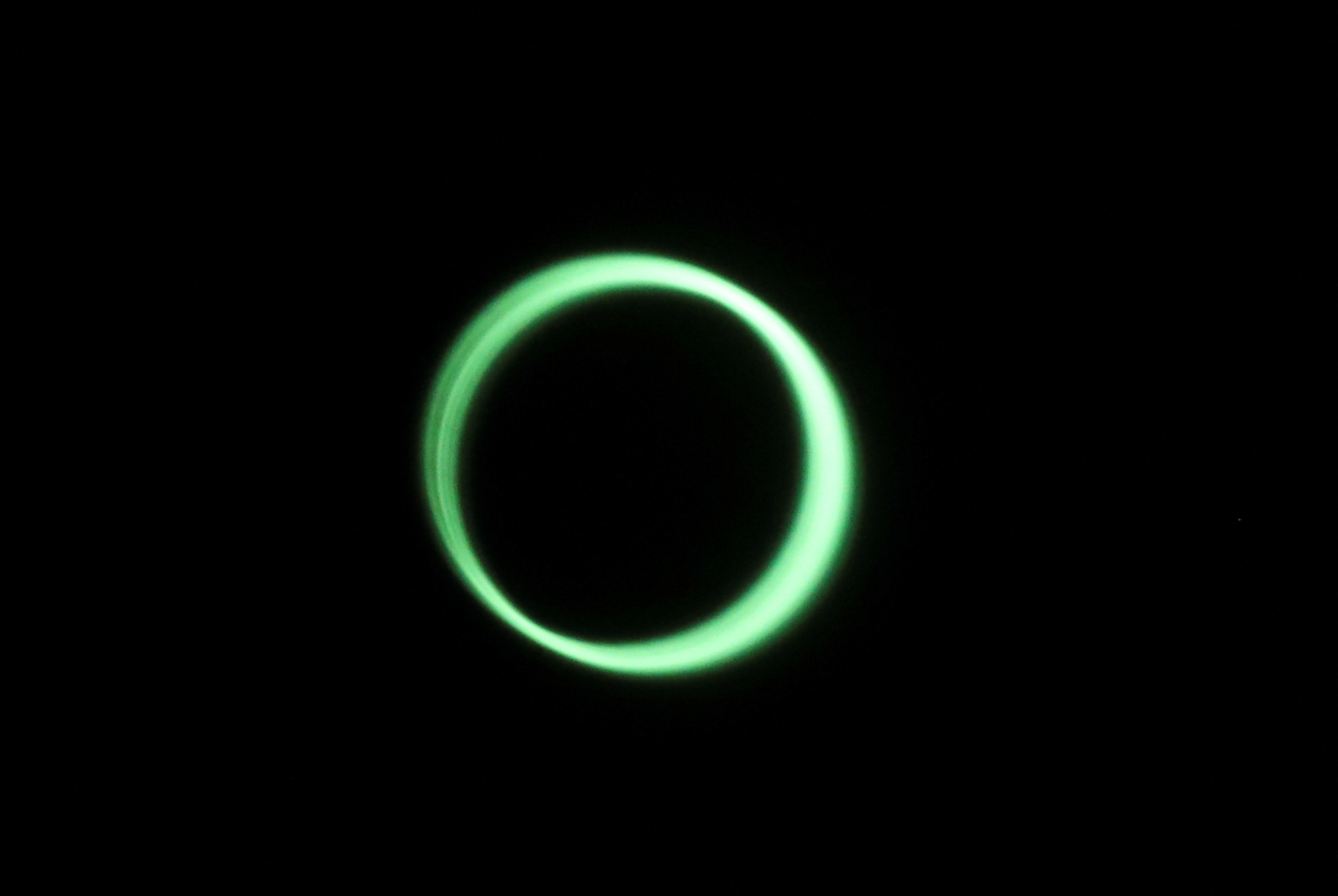 «Δαχτυλίδι της Φωτιάς»: Καθηλωτική η σπάνια δακτυλιοειδής έκλειψη Ηλίου-5