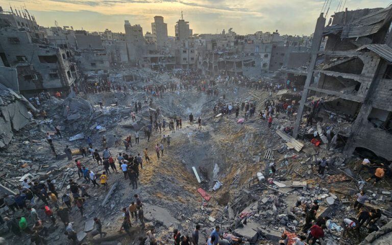Χαμάς: Τουλάχιστον 50 νεκροί από βομβαρδισμό προσφυγικού καταυλισμού στη Γάζα