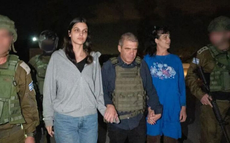 Η Χαμάς απελευθέρωσε δύο Αμερικανίδες ομήρους, μητέρα και κόρη