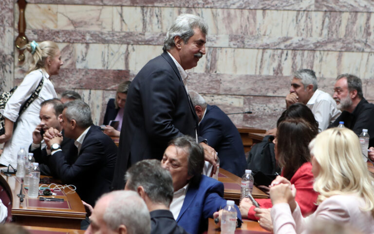 Ν.Δ. για Κασσελάκη: Ο «πολακισμός» με γραβάτα είναι πλέον η επίσημη γραμμή του ΣΥΡΙΖΑ