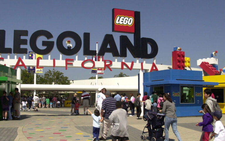 H δανική Lego γιγαντώνεται με ταινίες και θεματικά πάρκα