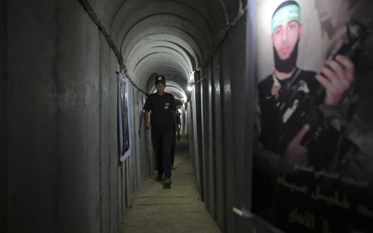 «Ενας ιστός αράχνης από τούνελ» – Μέσα στο υπόγειο δίκτυο της Γάζας που στοχοποιείται από το Ισραήλ