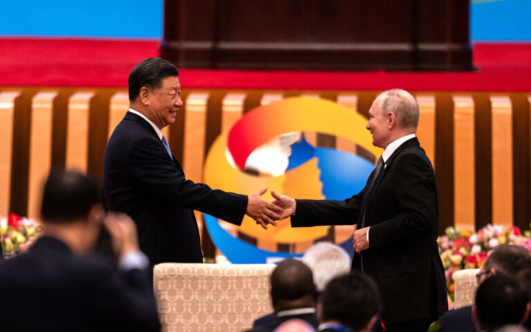 Χέρι χέρι Σι και Πούτιν κατά της Δύσης