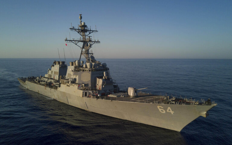 CNN: Αμερικανικό πολεμικό πλοίο κοντά στην Υεμένη αναχαίτισε πυραύλους
