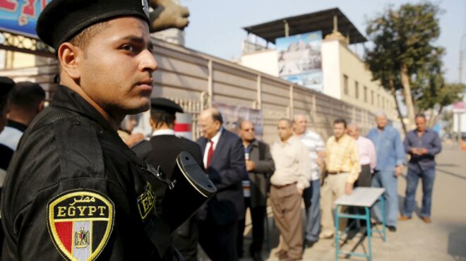 αίγυπτος-αστυνομικός-σκοτώνει-δύο-ισ-562660192