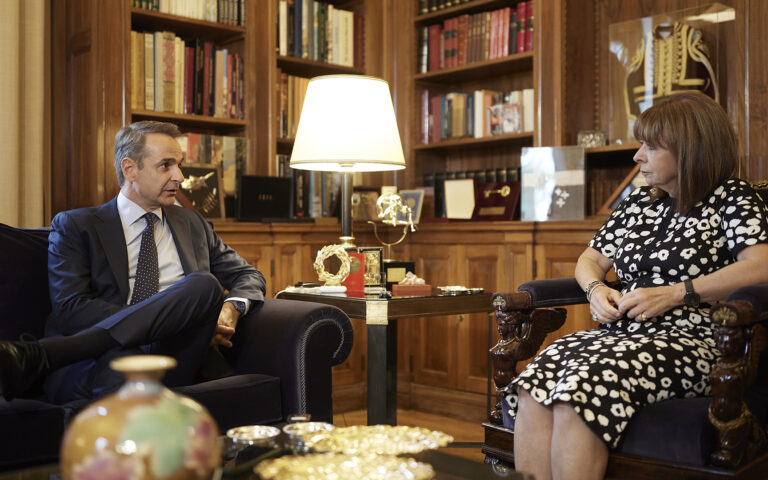 Συνάντηση Μητσοτάκη – Σακελλαροπούλου στο Προεδρικό Μέγαρο