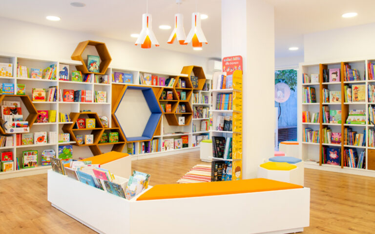 6 βιβλιοπωλεία στα οποία δε θα βαρεθούν τα παιδιά σας