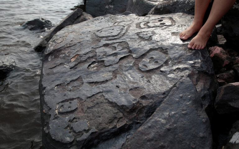 Η ξηρασία στον Αμαζόνιο αποκάλυψε εντυπωσιακές βραχογραφίες ηλικίας τουλάχιστον μιας χιλιετίας