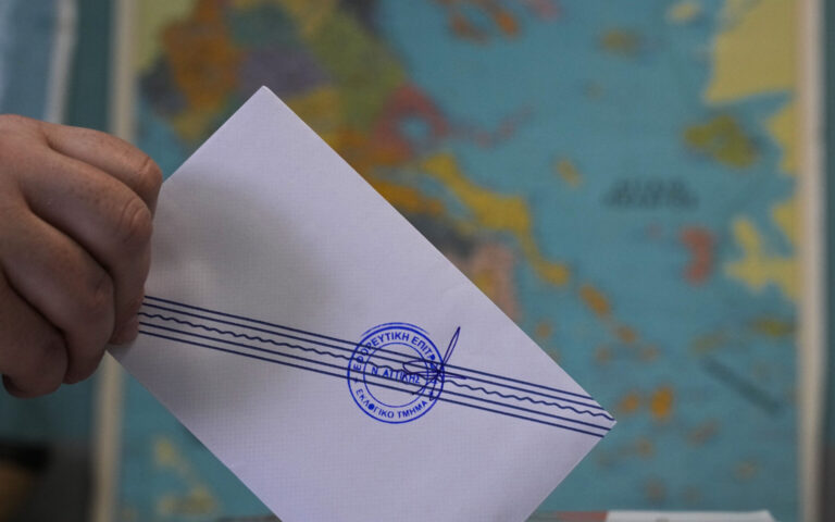 Αυτοδιοικητικές εκλογές: Ανετη επανεκλογή για 10 δημάρχους στο λεκανοπέδιο Αττικής