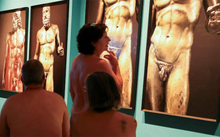 Γυμνοί επισκέπτες σε αρχαιολογικό μουσείο της Βαρκελώνης