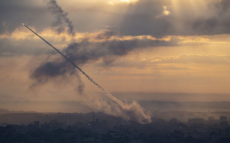 Σε κατάσταση πολέμου το Ισραήλ μετά τις επιθέσεις της Χαμάς
