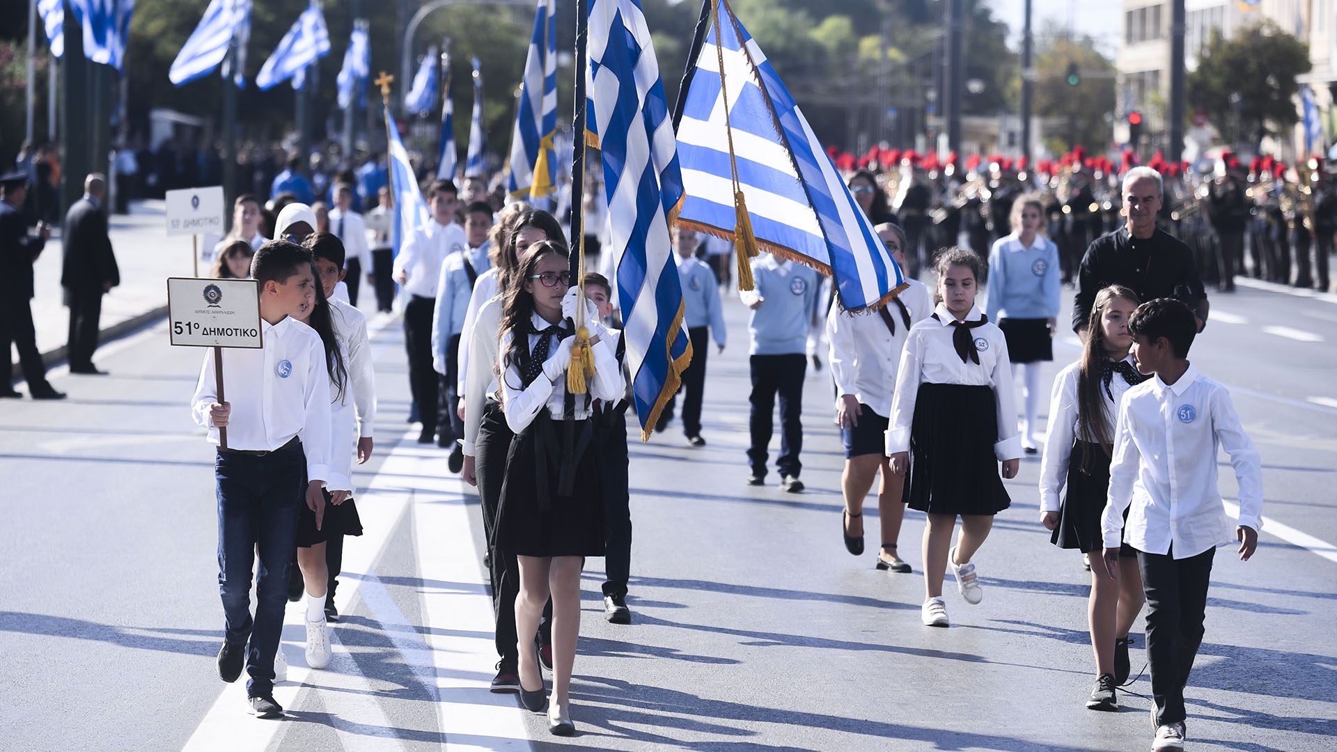 Ολοκληρώθηκε η μαθητική παρέλαση στο κέντρο της Αθήνας (φωτογραφίες)-1