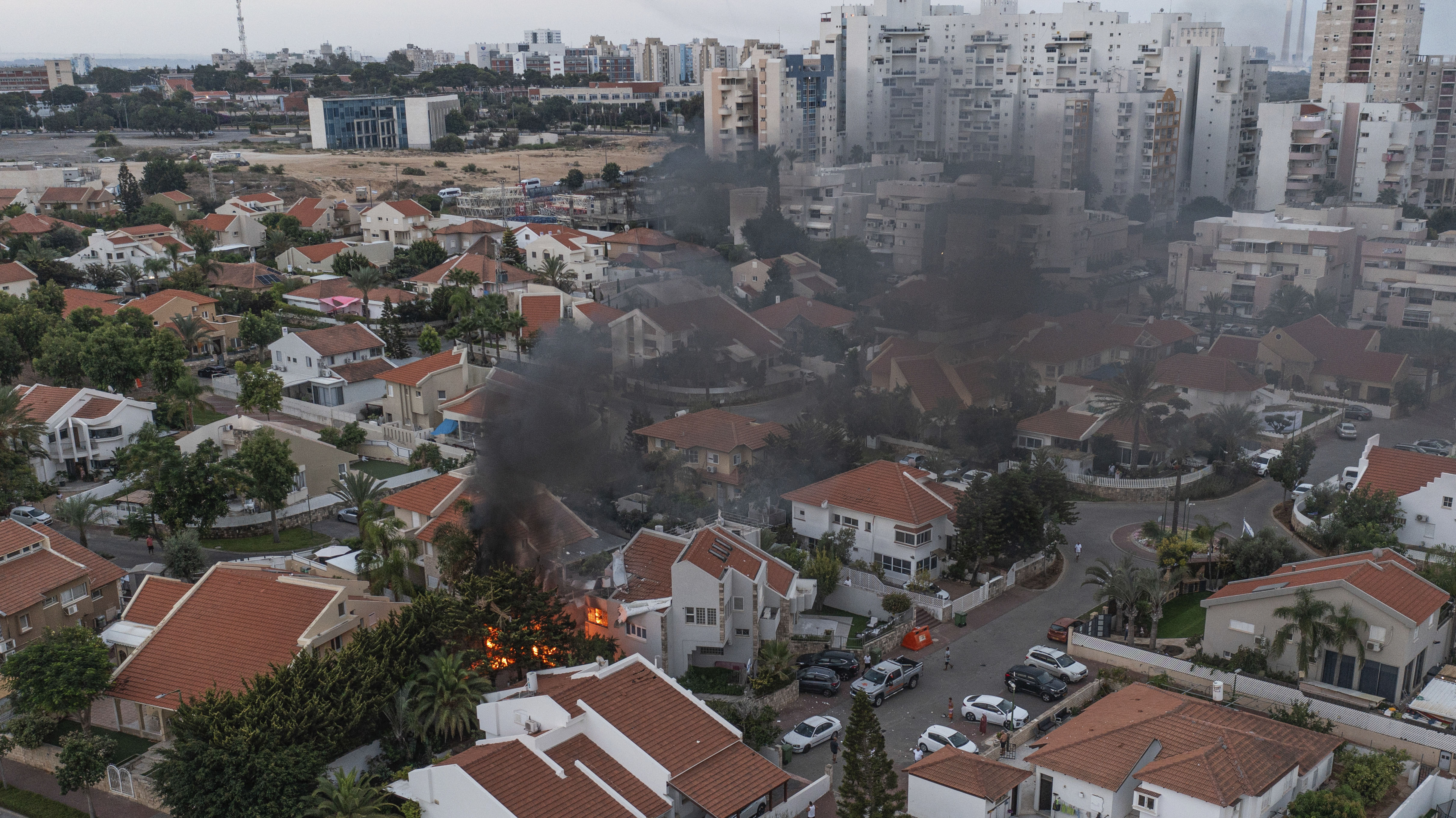 Αιφνιδιαστική επίθεση της Χαμάς στο Ισραήλ – Ενοπλοι πέρασαν τα σύνορα-1