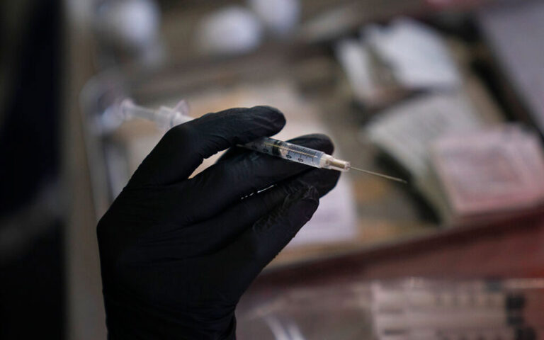 Νέο εμβόλιο Covid: Ανοίγει η πλατφόρμα – Οσα πρέπει να γνωρίζετε