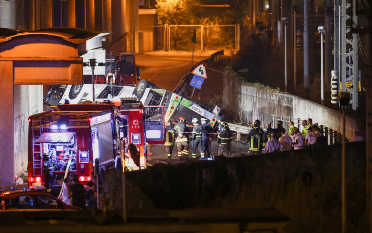 Τραγωδία στη Βενετία: Βίντεο ντοκουμέντο δείχνει τη στιγμή της πτώσης του λεωφορείου από την αερογέφυρα