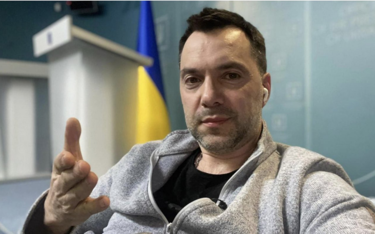 Αρέστοβιτς vs Ζελένσκι: «Εμφύλιος» για την ουκρανική προεδρία