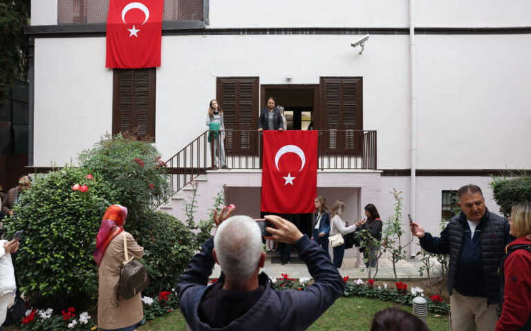 Χιλιάδες Τούρκοι στη Θεσσαλονίκη για την επέτειο θανάτου του Ατατούρκ