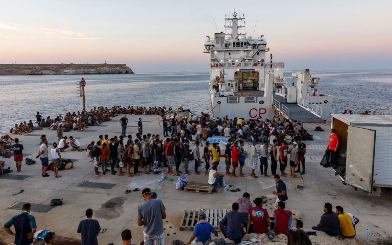 Η Κομισιόν προτείνει νέα νομοθεσία για τη διακίνηση μεταναστών
