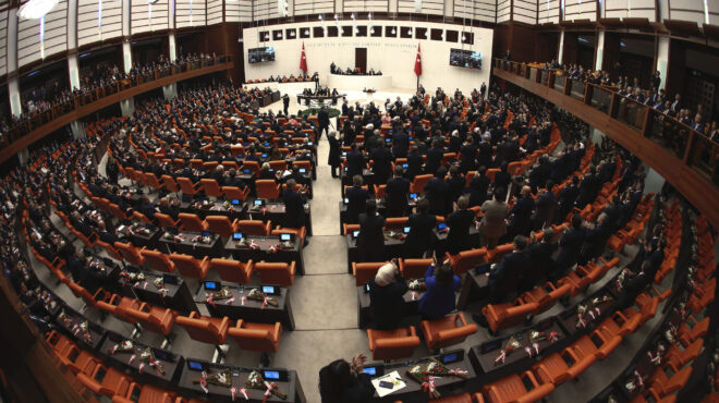 τουρκία-η-bουλή-ψήφισε-την-παράταση-της-562758154