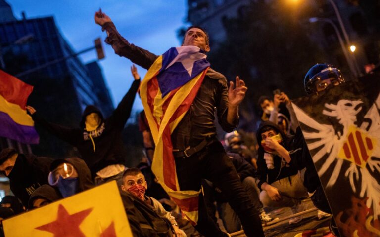 Ισπανία: Οξύνονται οι αντιδράσεις κατά του σχεδίου Σάντσεθ για τους Καταλανούς αυτονομιστές