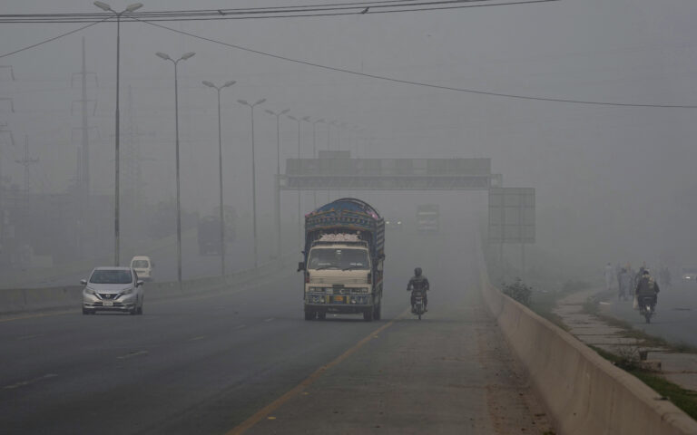 Πακιστάν: Lockdown σε πόλη 13 εκατομμυρίων κατοίκων λόγω ατμοσφαιρικής ρύπανσης